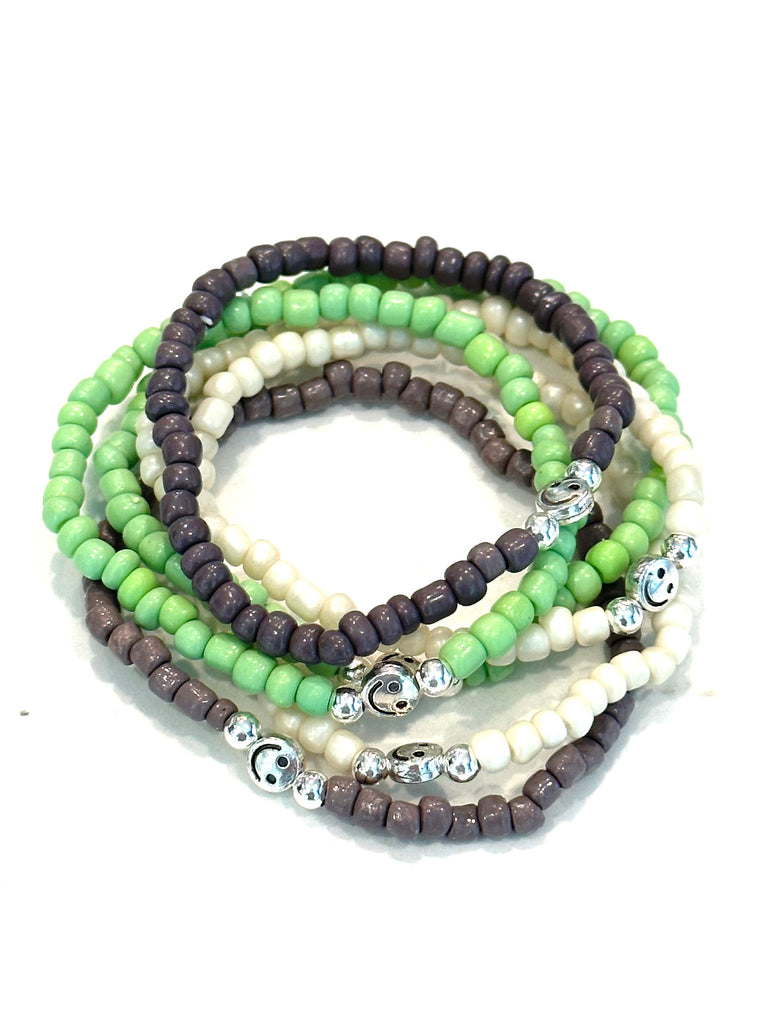 SEED BEAD BRACELET WITH SMILEY FACE CHARM